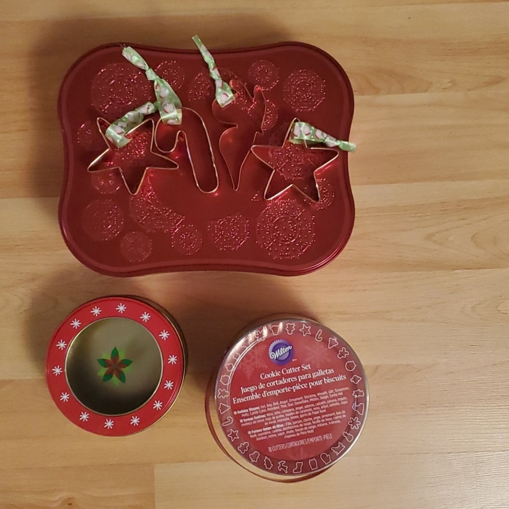 Cookie cutters & cookie tins